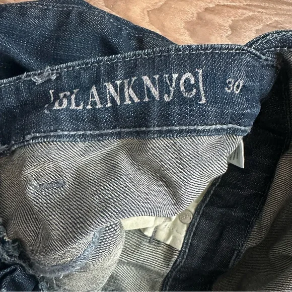 Blank NYC Crossover Distressed Denim Overalls Size 30 Medium Wash Zip Accent - Picture 11 of 16